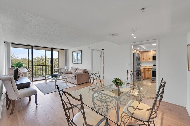 Foto del edificio - 7835 Lakeside Blvd