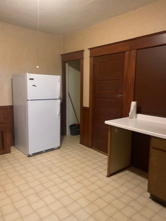 Building Photo - 431 Minnehaha Ave E