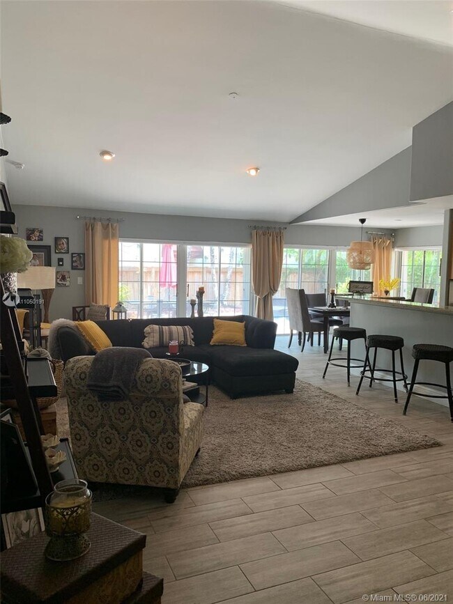 Foto del edificio - 5171 NW 106th Ave