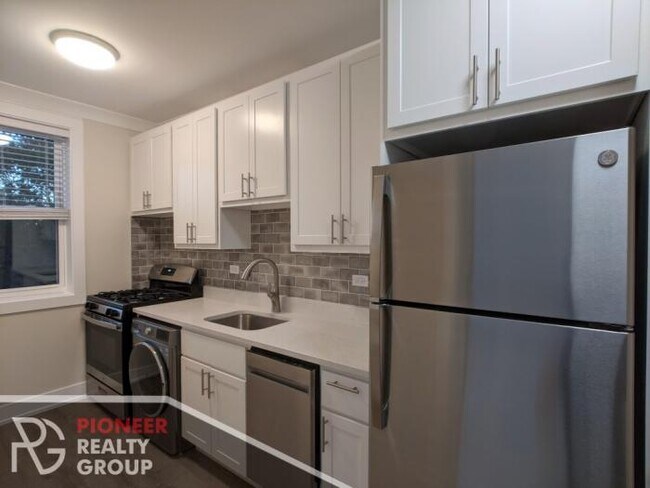 Building Photo - 1 bedroom in CHICAGO IL 60613