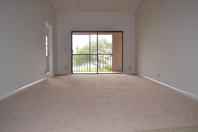 Building Photo - 3050 Norwood Pl