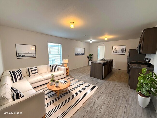 Building Photo - 04 Northglen Dr Unit 4NG