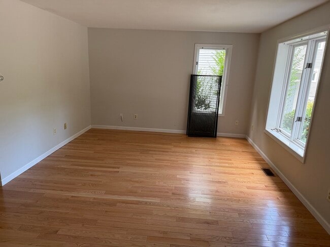 Building Photo - 4 Country Hollow Ln
