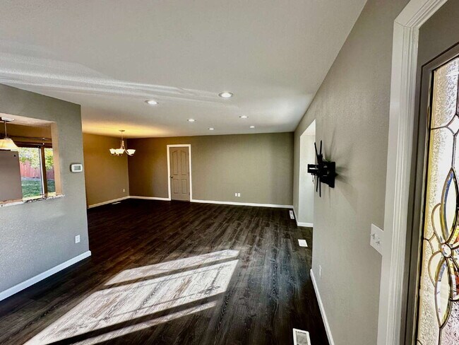 Photo - Charming 3-Bedroom Retreat in Westlake! Apartment