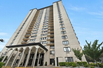 Building Photo - 1590 Anderson Ave