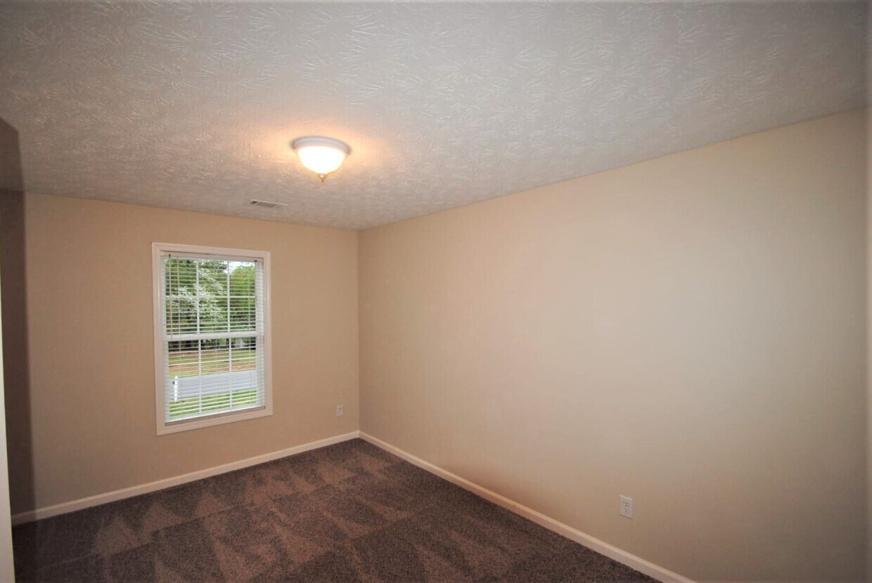 Building Photo - 1363 Lance Cir