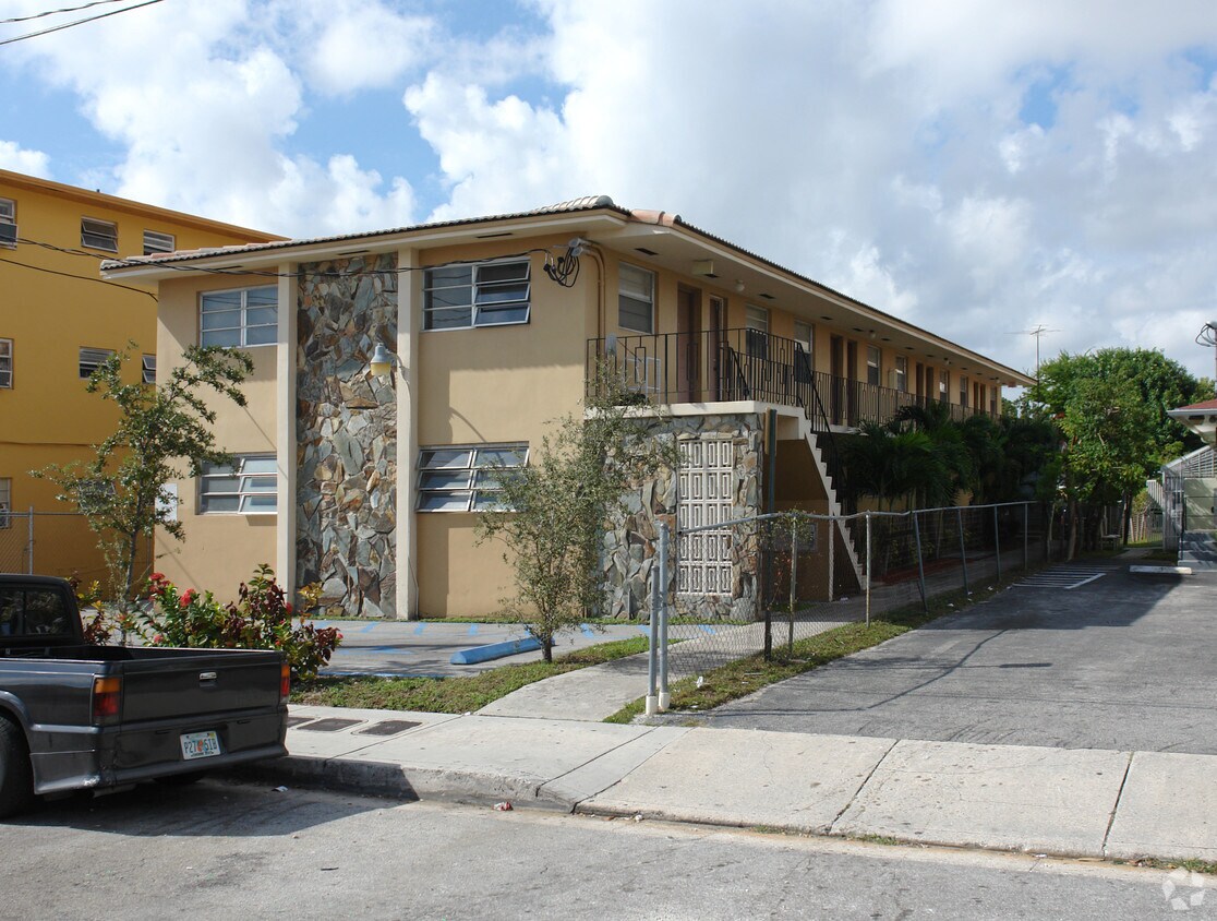 Primary Photo - 212 SW 18th Ave