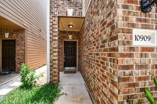 Building Photo - 10909 Panther Ct