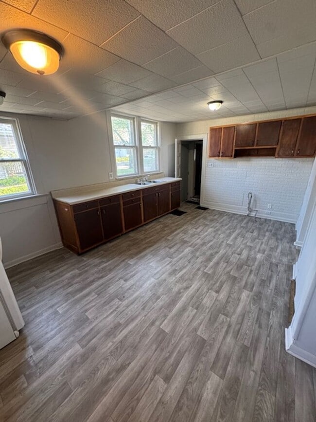 Building Photo - 2712 Fox Ave