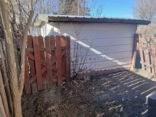 Building Photo - 716 Linnell St