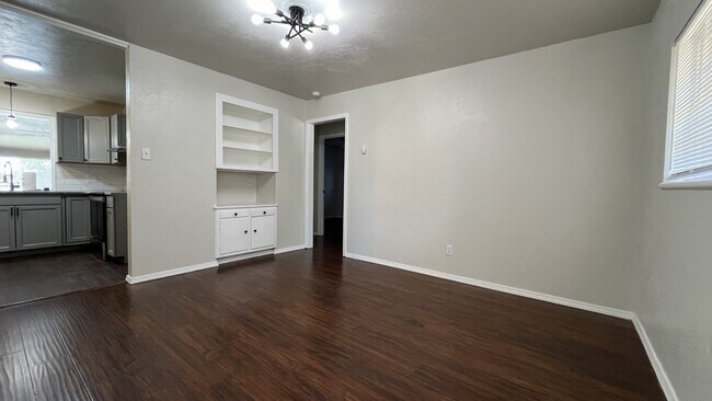 Foto del edificio - 2153 Huntleigh Dr