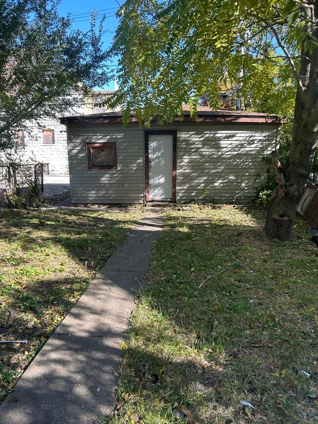 Building Photo - 11305 S Edbrooke Ave