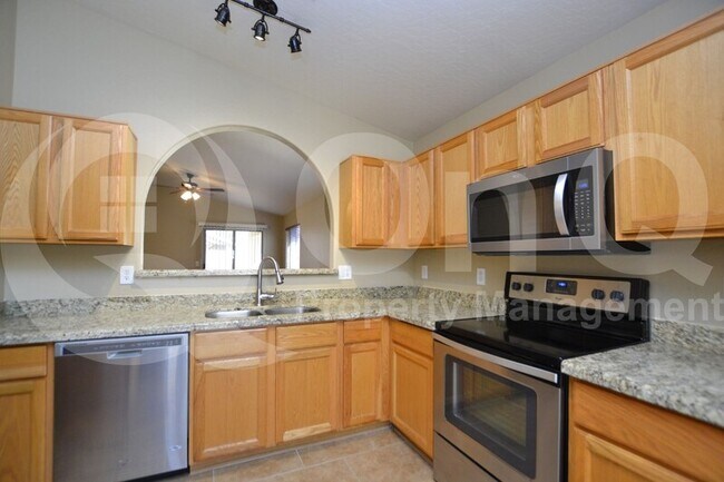 Building Photo - 734 W Oxford Ln