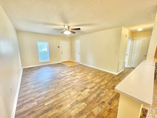 Foto del edificio - Statesville - 3BR/2BA