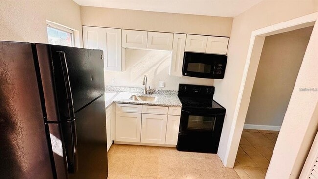 Foto del edificio - 390 W Haines Blvd