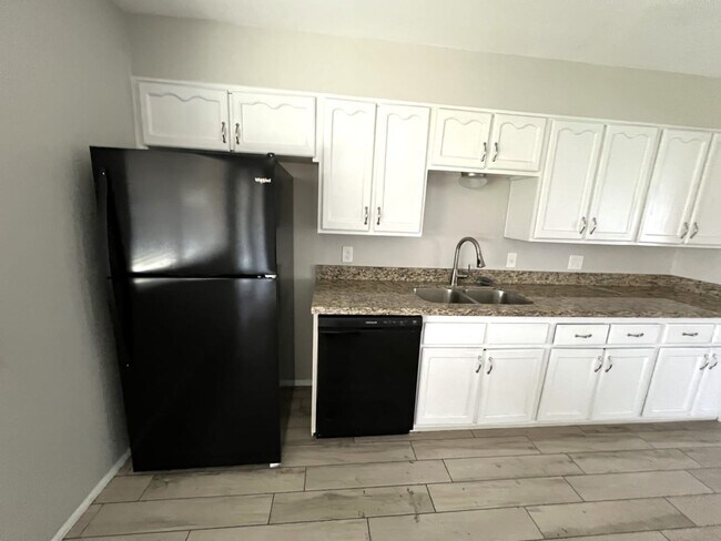 Building Photo - 740 S Allen