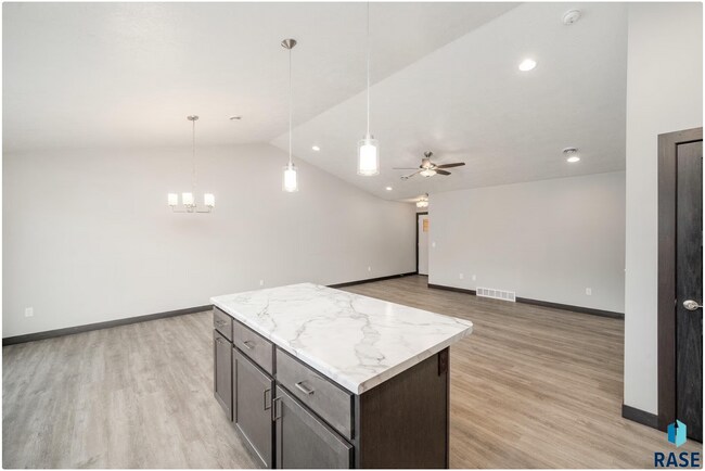 Building Photo - 4614 W 34th St N