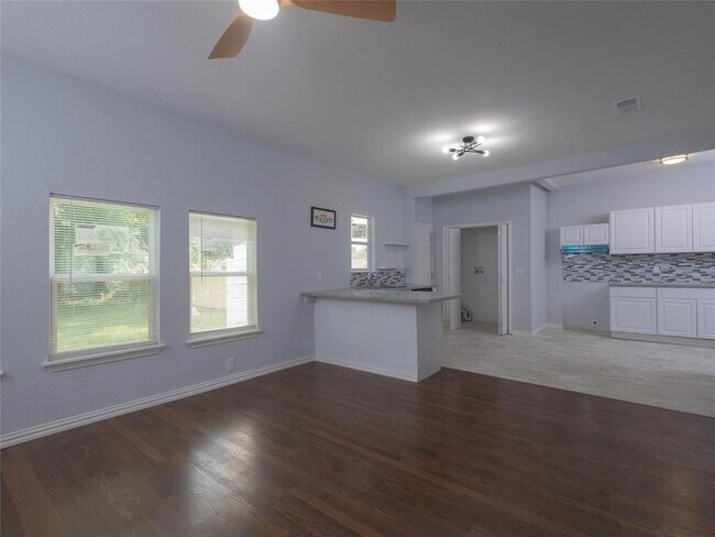 Building Photo - 2703 Areba St