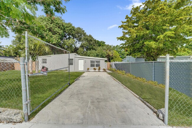 Foto del edificio - 1628 NW 11th St