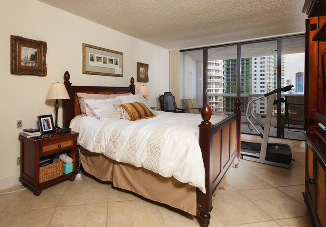 Bedroom - 1717 N Bayshore Dr