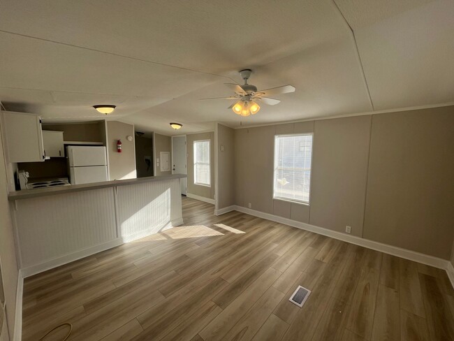 Building Photo - Colony Oaks Homes