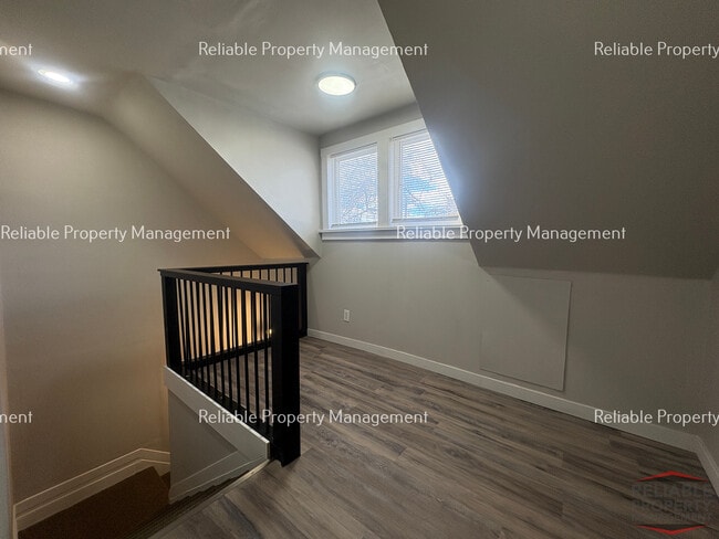 Building Photo - 626 N Water Ave