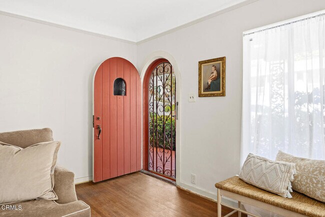 Foto del edificio - 2724 Locksley Pl