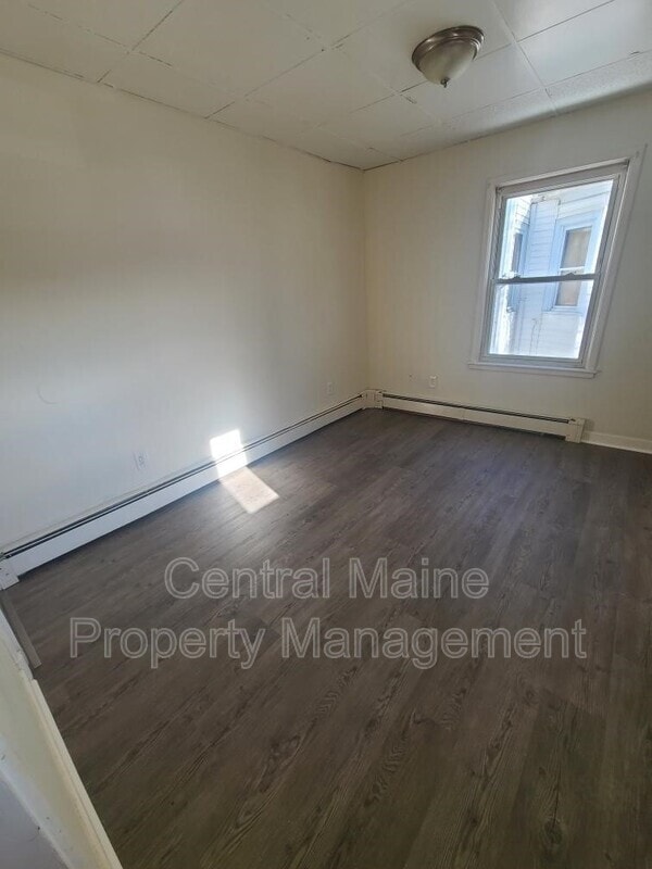 Primary Photo - 70 Howe St