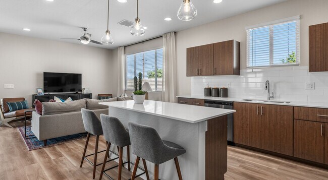 Building Photo - 6314 S 47th Dr