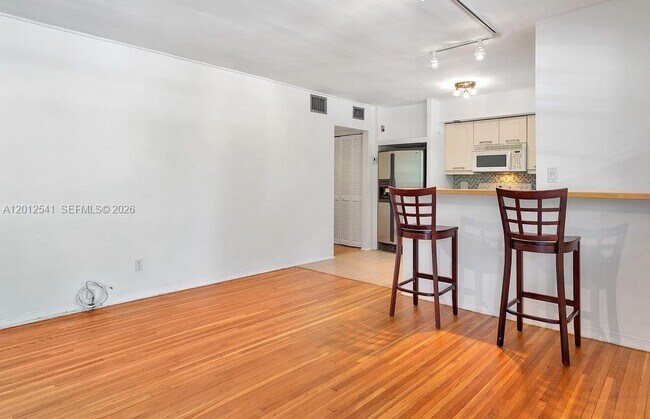 Building Photo - 645 NE 77th St