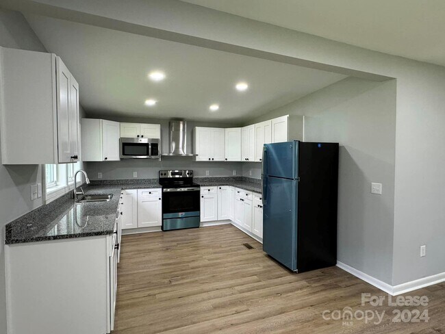 Building Photo - 1718 2nd Ave SW