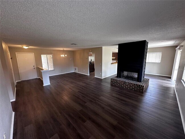 Foto del edificio - 321 Redwing Way