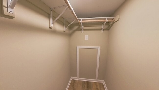 Building Photo - 12885 Hyannis Ln