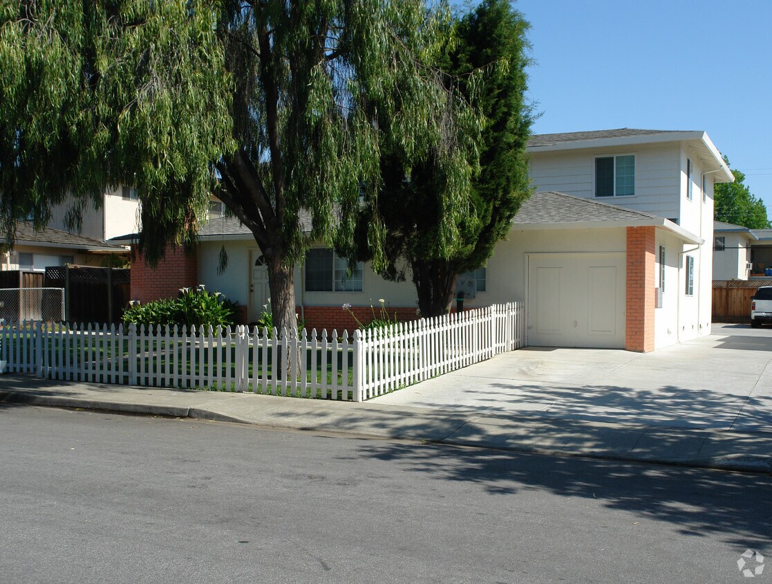 Primary Photo - 657 Azara Pl