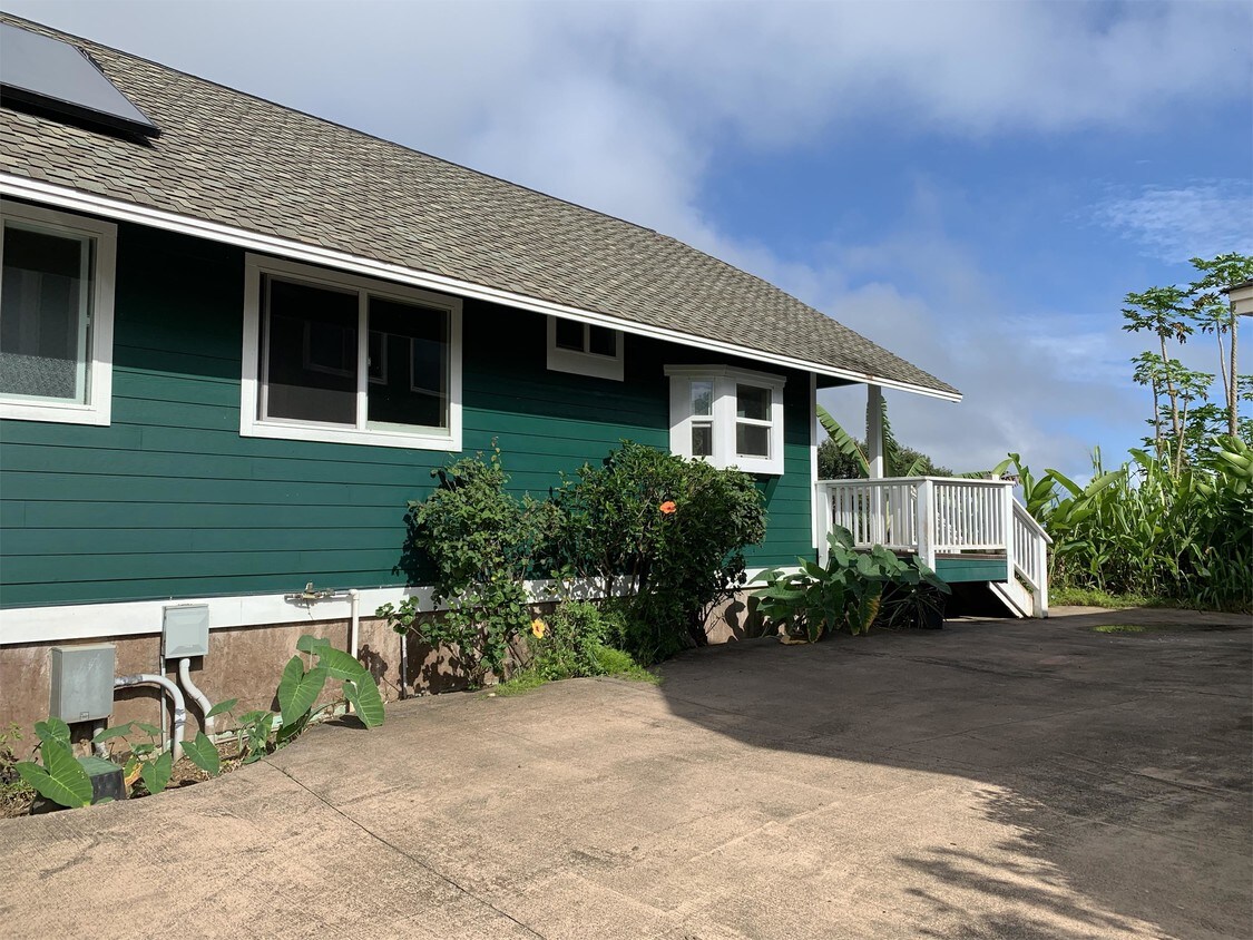 220 Kaukini Loop Unit Cottage, Wailuku, HI 96793 Room for Rent in Wailuku, HI