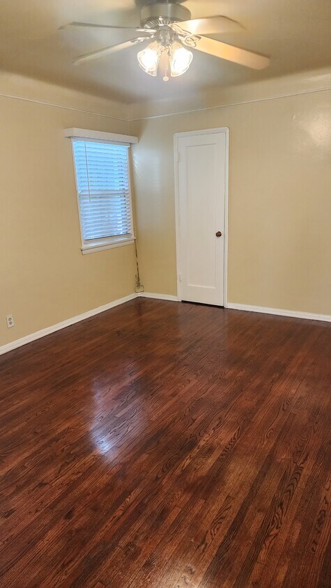 Foto principal - 9400 S Denker Ave