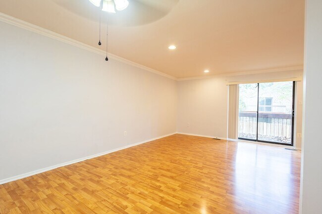 Foto del edificio - Lovely 4 BR/3.5 BA Townhome in Columbia!