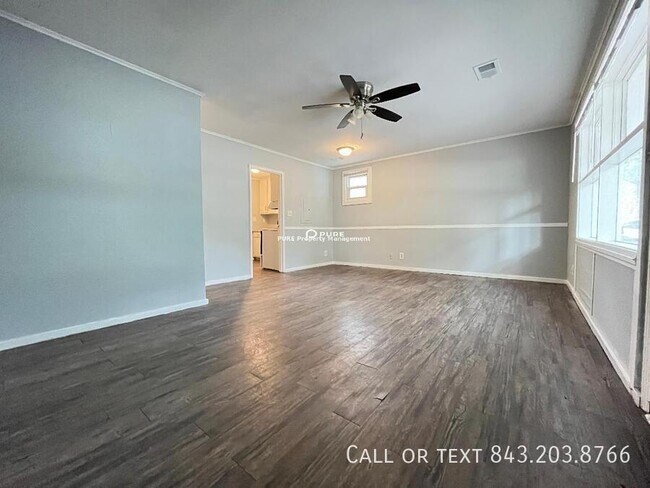 Foto del edificio - Cozy Upgraded Cottage Style Home!!