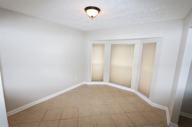 Building Photo - 6223 Autumn Forest Dr