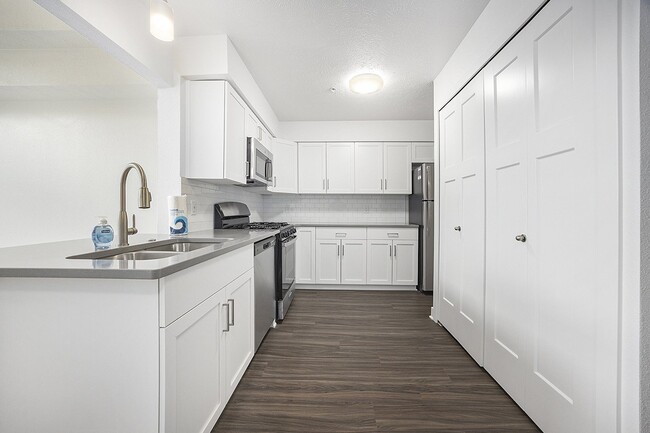Building Photo - Byron Lakes Apartments