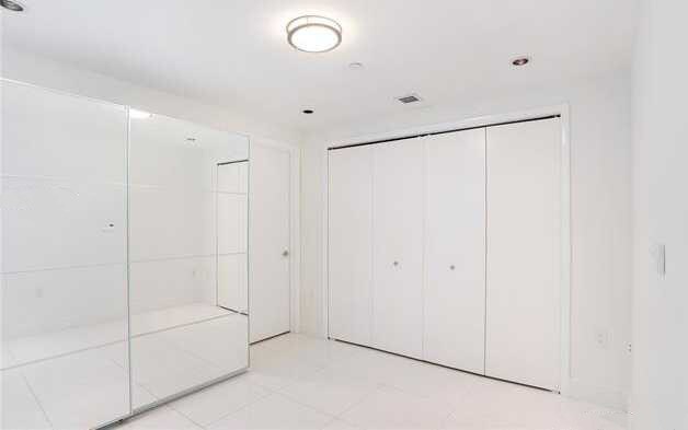 Foto del edificio - 17121 Collins Ave