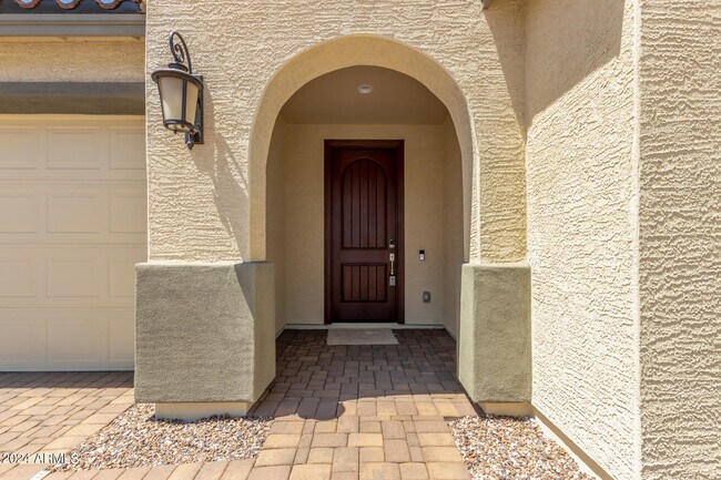 Building Photo - 8740 W Medlock Dr