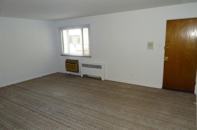 Living Room - 2038 W Jarvis Ave