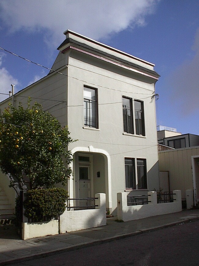 Foto del edificio - 4-4 Harris Pl