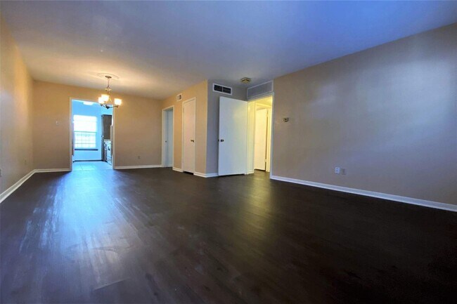 Building Photo - 1223 Augusta Dr