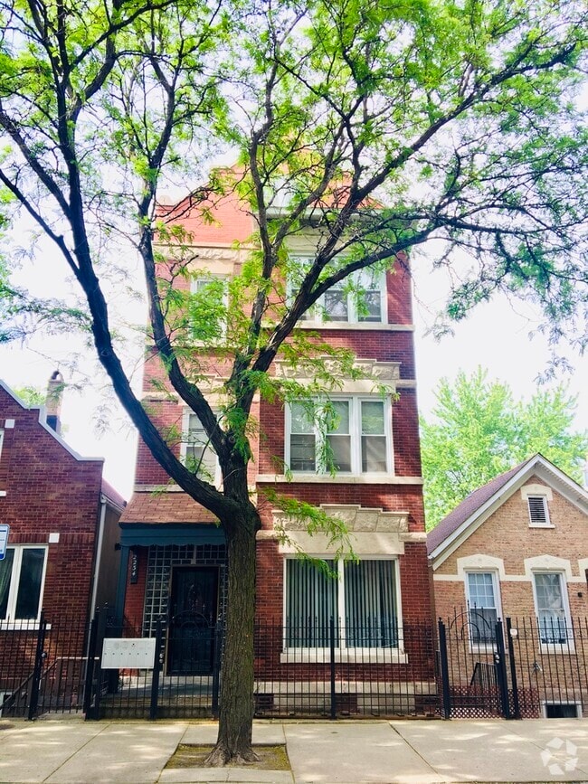 Building Photo - 2234 W Cullerton St