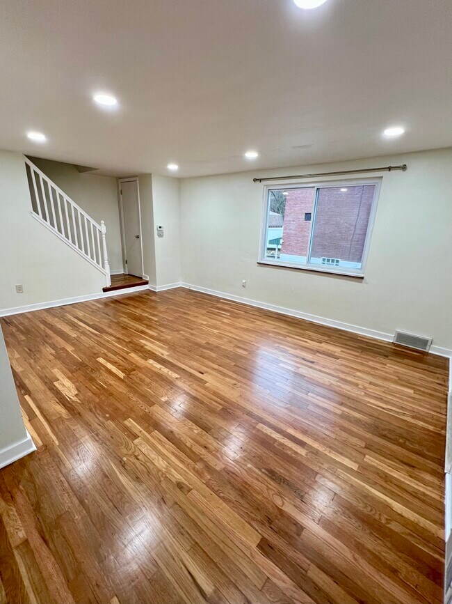 Foto del edificio - 4546 Woodhill Dr