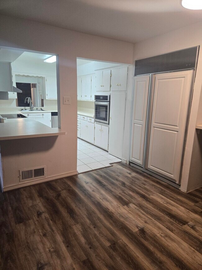 Foto del edificio - 8604 Baltimore Dr