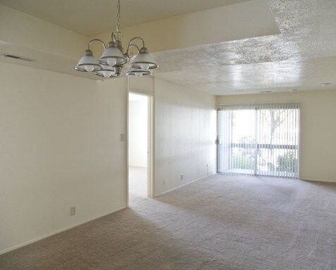 Building Photo - 1587 S Foothill Dr