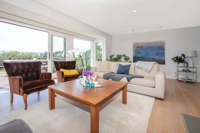 Foto del edificio - Stunning 4bed/3bath 3,200SF home in sought...